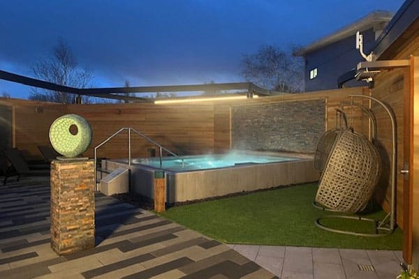 Outdoor whirlpool