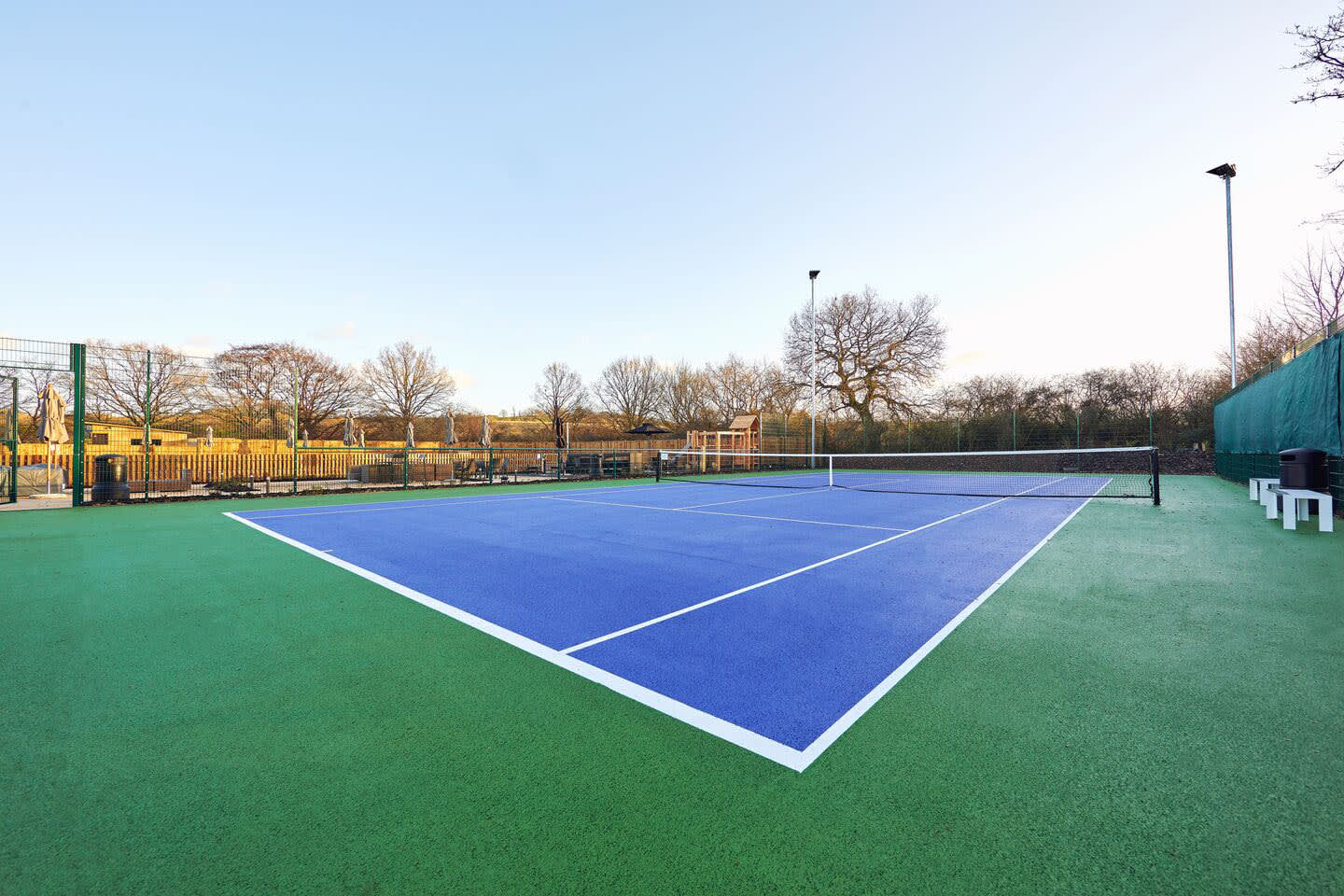 Outdoor tennis curt